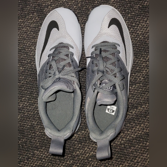 Nike Men's Fly By Low II Basketball Shoes - Picture 6 of 6